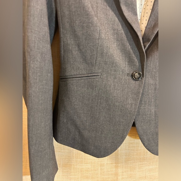 H&M Grey Blazer Suit Jacket with buttons and silky lining.Size 6. - Picture 6 of 12